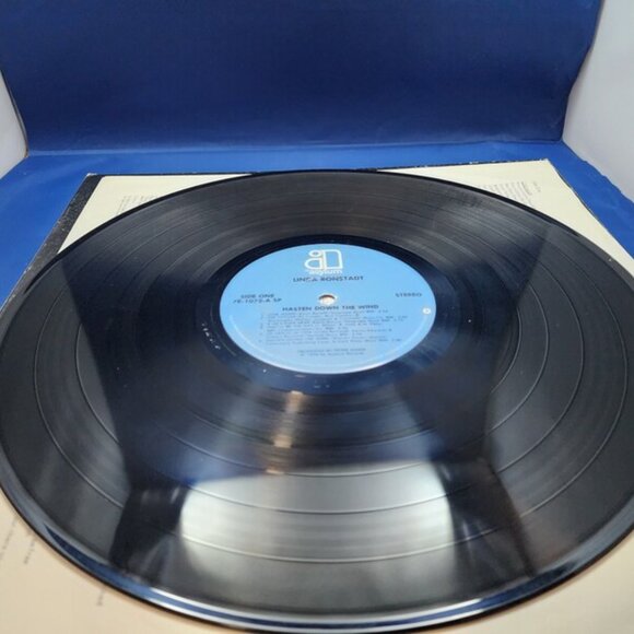 Linda Ronstadt – Hasten Down The Wind (1976) Vinyl LP - Picture 3 of 4